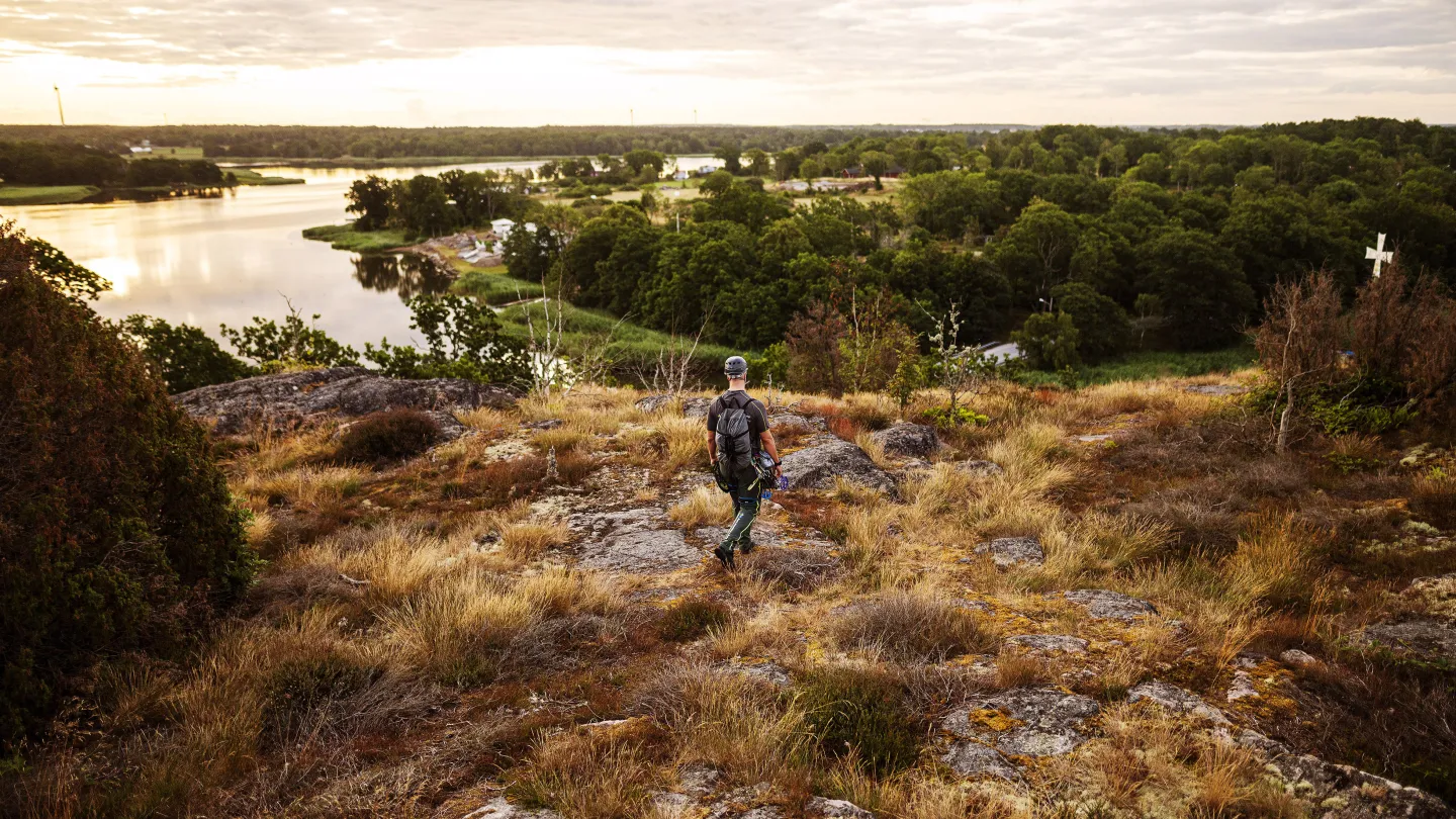 Utsikt från berg över Fäjö i Karlskrona skärgård