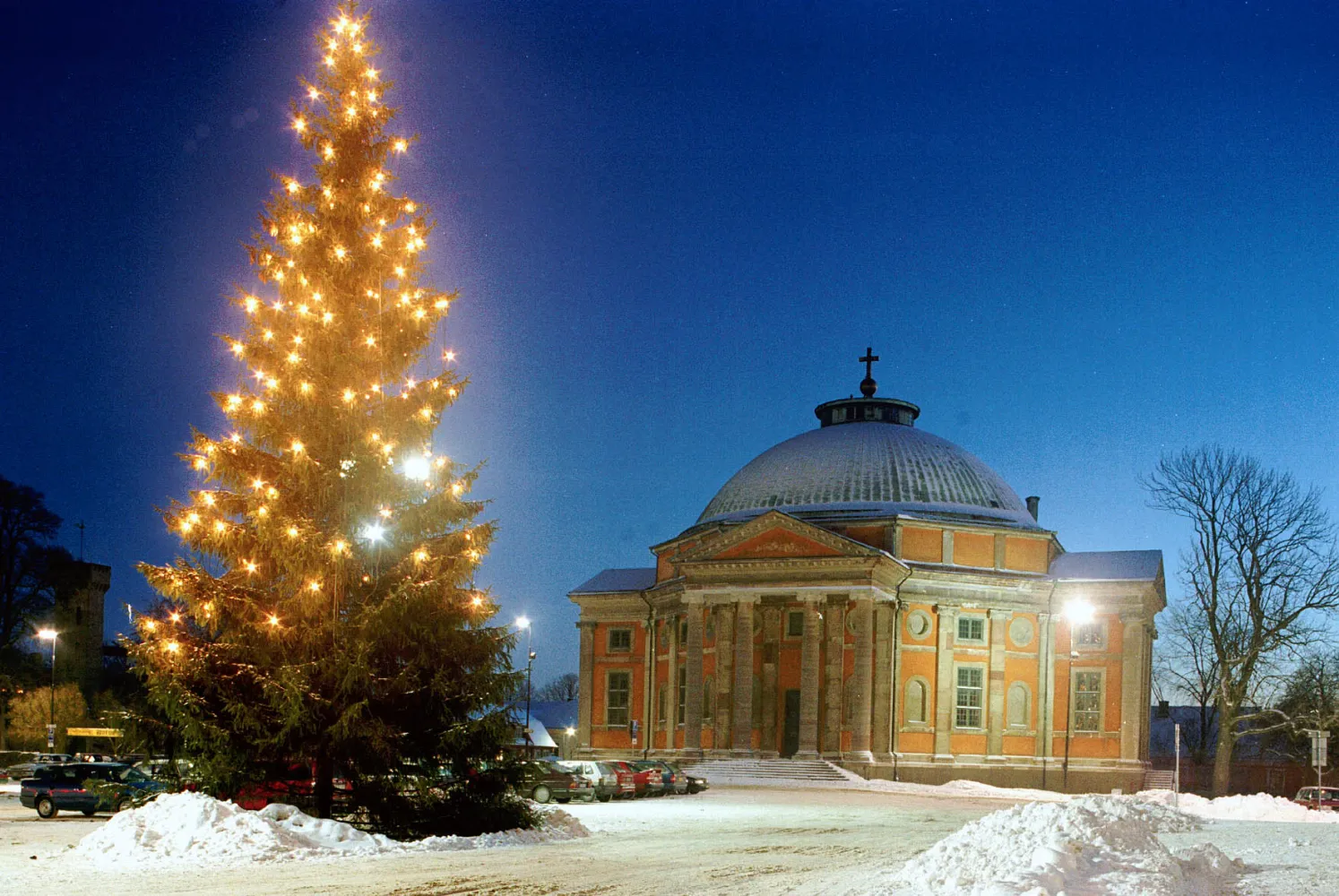Julgran på Stortorget och Trefaldighetskyrkan