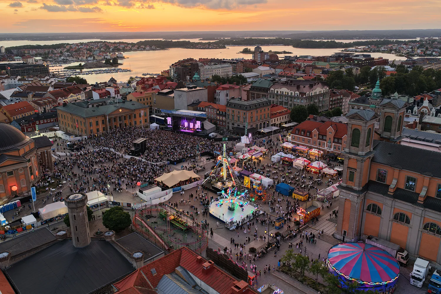 Stortorget i Karlskrona i solnedgång under Karlskrona Skärgårdsfest