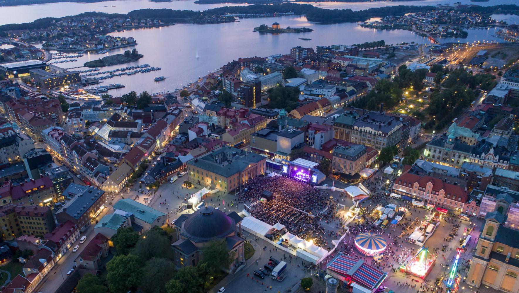 Flygbild över Stortorget under Karlskrona Skärgårdsfest