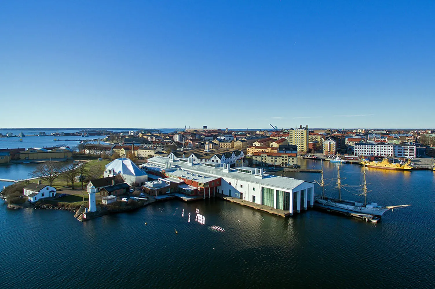 Flygbild över Marinmuseum och Stumholmen