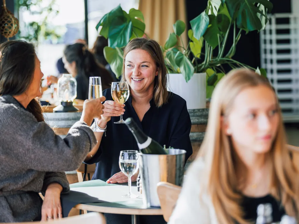 Blomlöfs på Saltö- Havets smaker vid kajkanten