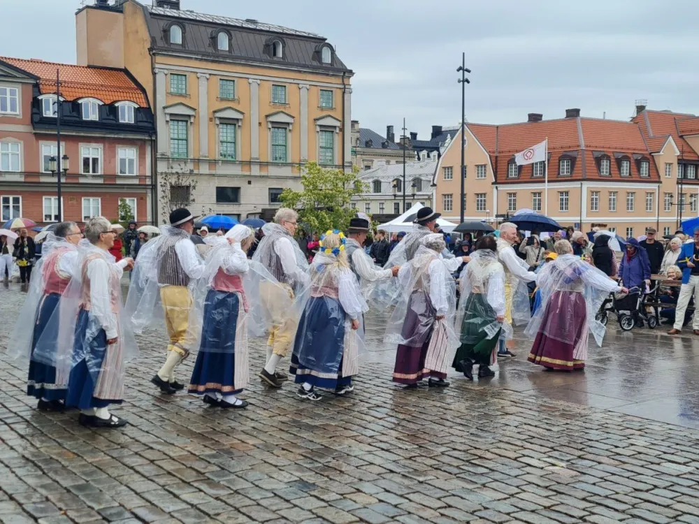 Dansuppvisning vid kryssningsanlöp - Hamboringen