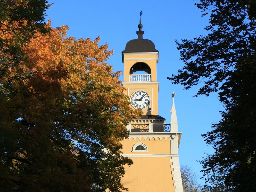 Öppen klockstapel i Amiralitetsparken
