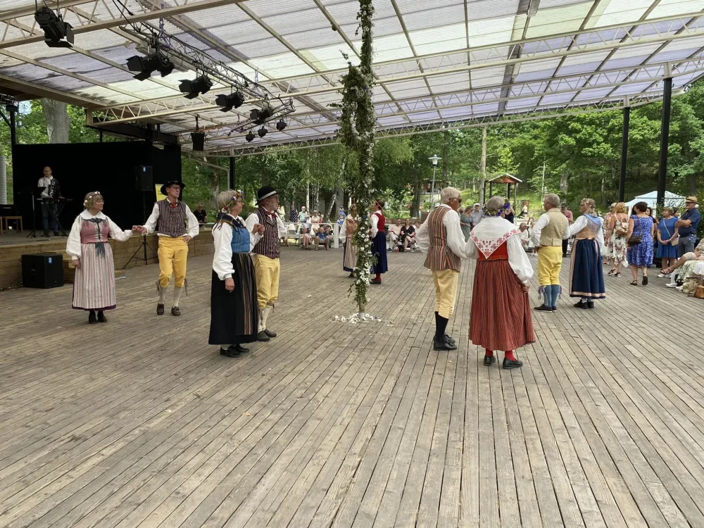 Hamboringens Folkdanslag i Wämöparken