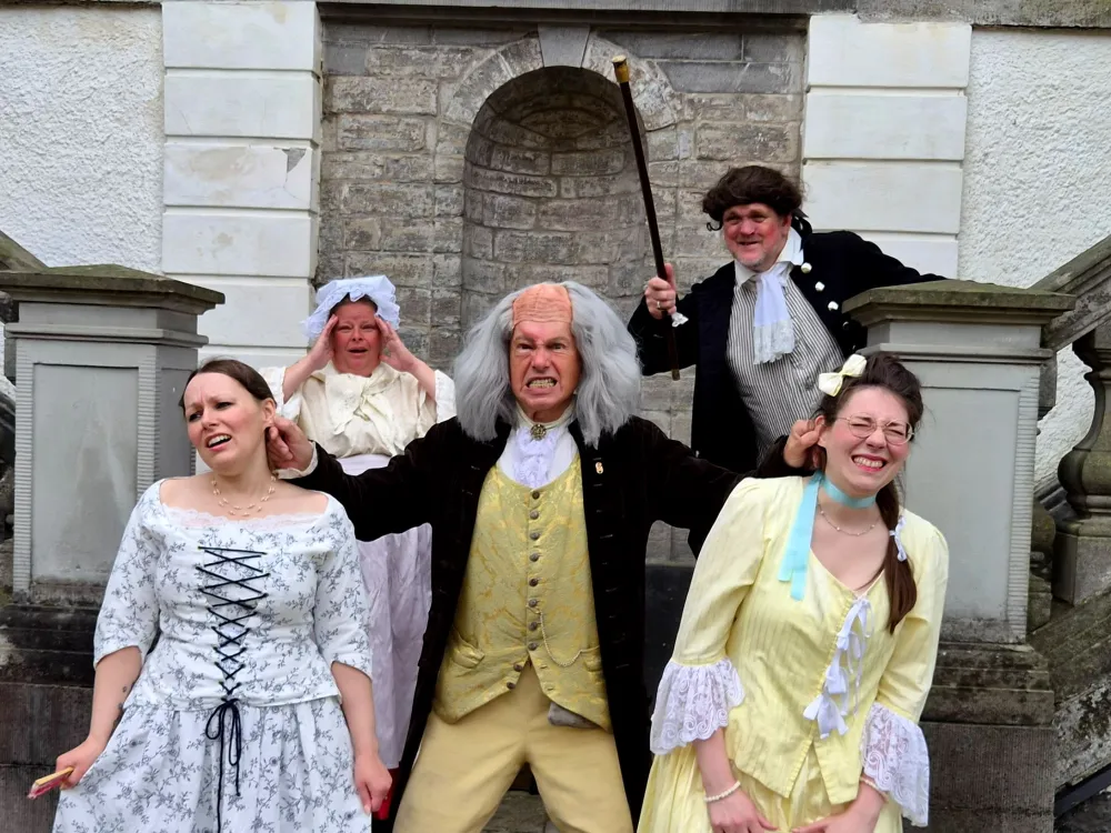 PERFORMANCE - THE DELIVERY OF THE PHARMACIST´S DAUGTHERS