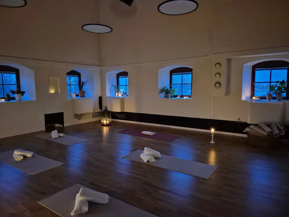 Prova på medicinsk yoga på Bryggaregården 