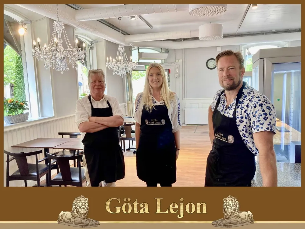 Tre personer från personalen i caféet