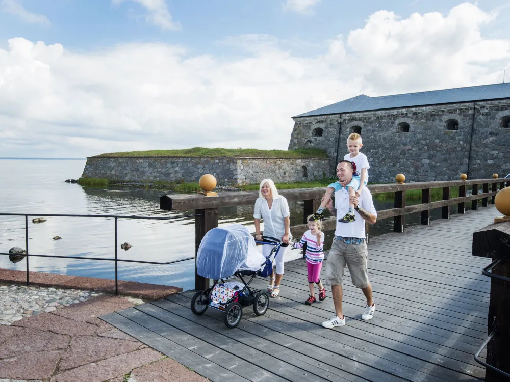 Guided tour - Drottningskärs Citadel