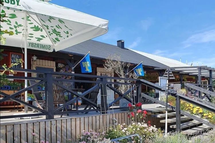 Brofästet Senoren farmshop & Baltic café