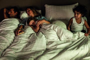 Sovande familj