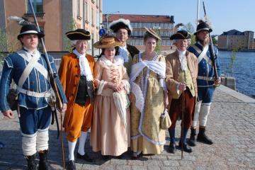 People dressed up in 18th century clothes